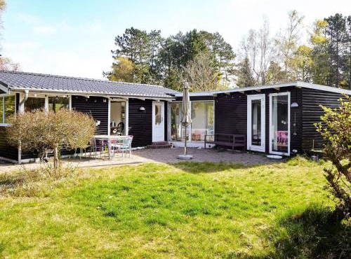 Cozy Retreat in Ellinge Lyng