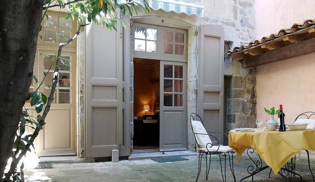 Cozy Retreat in Puy-en-Velay with Private Courtyard and WIFI