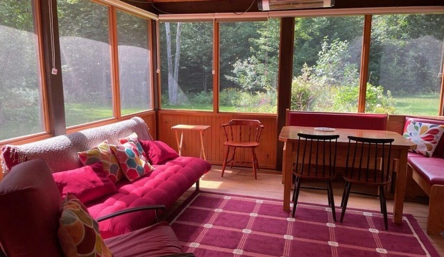 Cozy retreat in nature with all the comforts of home