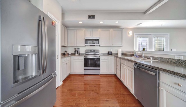Cozy Retreat in Norton Commons, Walk to Everything