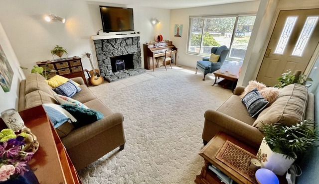 Cozy Retreat in the Forest - Walk to Factory Outlets!