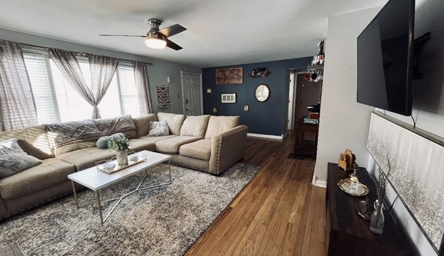 Cozy Retreat in the Heart of MHK: Experience Elegant French-Inspired Chalet