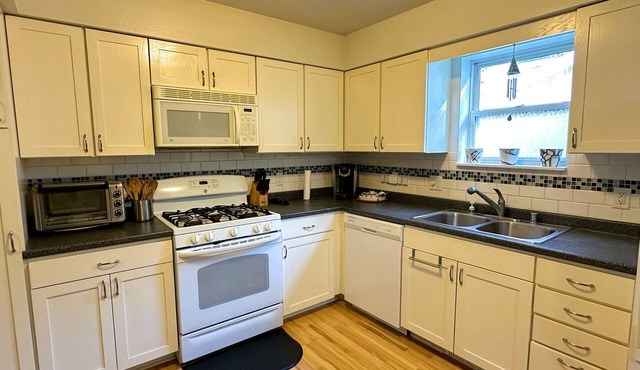 Cozy Retreat in the Heart of Madison