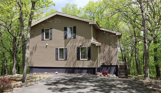 Cozy Retreat in the Poconos Mountains