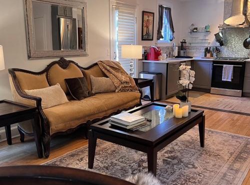 cozy retreat in upscale Green Hills in west Nashville
