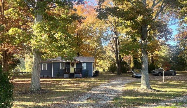 Cozy retreat just 1 mile from the Fine Creek Brewery & eclectic wedding venue.