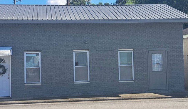 Cozy Retreat minutes from Holiday World, Santa Claus IN, and Lincoln State Park