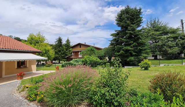 Cozy Retreat Near Bar-le-Duc: Family-Friendly Cottage with Spacious Garden