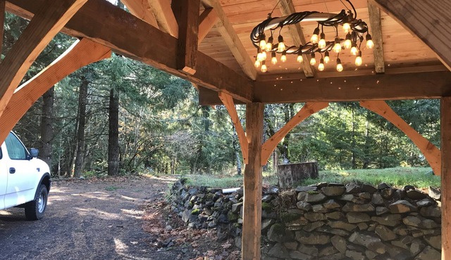 Cozy Retreat near Dog Mountain