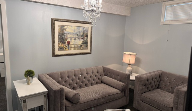 Cozy Retreat near NW Hospitals, University, SAIT