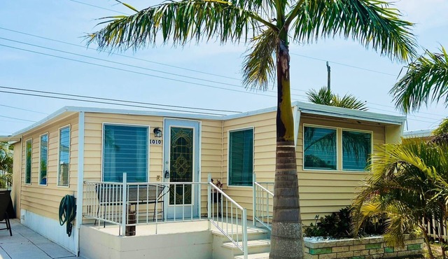 Cozy retreat, near some of the best Florida beaches!