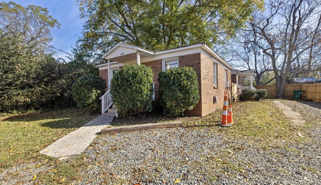 Cozy Retreat near Uptown with Hot Tub