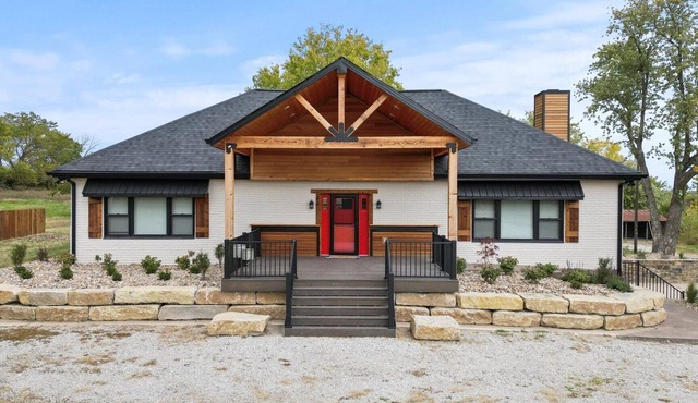 Cozy retreat on small acreage, 10 minutes from Excelsior Springs!