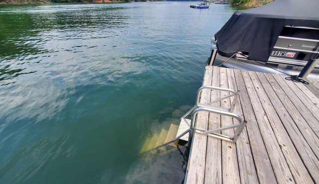 Cozy retreat on Smith Lake - Pet-Friendly!