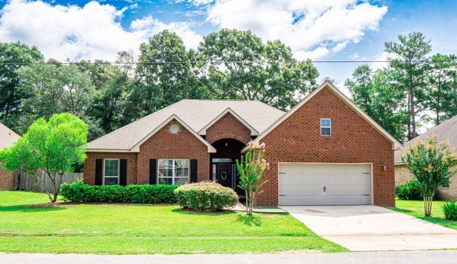 Cozy Retreat | Patio, Big Kitchen & Fishing Nearby