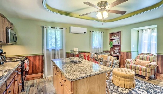 Cozy Retreat, River & Mountain Views, 10-Acres with Train Service to Jim Thorpe