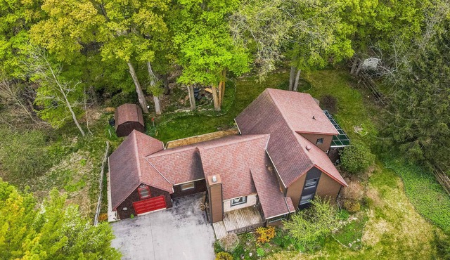 Cozy Retreat: Serene Views & Group Friendly