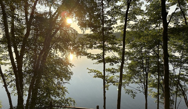 Cozy Retreat: Unwind in a cozy cabin on the shores of Kentuck Lake