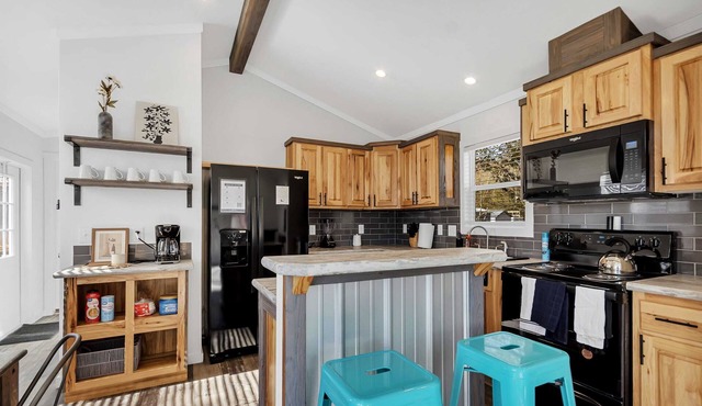 Cozy Retreat by Green Mountain - Petite Paradise