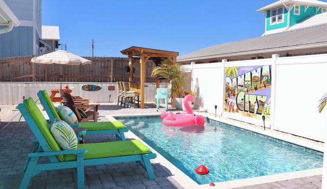 Cozy Retreat , steps to the beach, heated pool , gulf views & huge party Deck