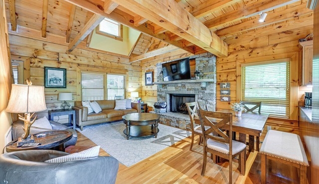 Cozy Retreat w/Deck & Sapphire Resort Access!