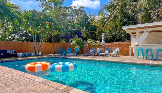 Cozy Retreat w/HEATED Pool at The Royal House - 5 miles from the beach