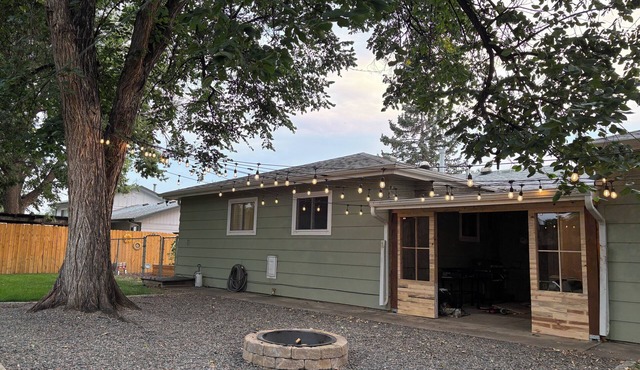 Cozy Retreat w/Sauna Near Downtown Windsor!