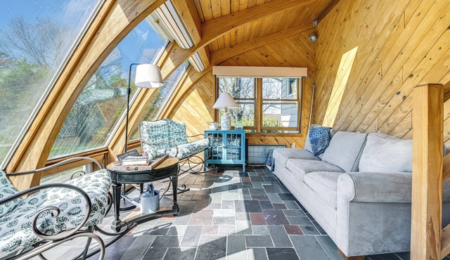 Cozy Retreat w/Sunroom Near Binghamton University