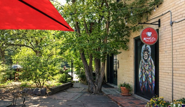 Cozy Retreat | Walk to Unc | Free Cruiser Bikes