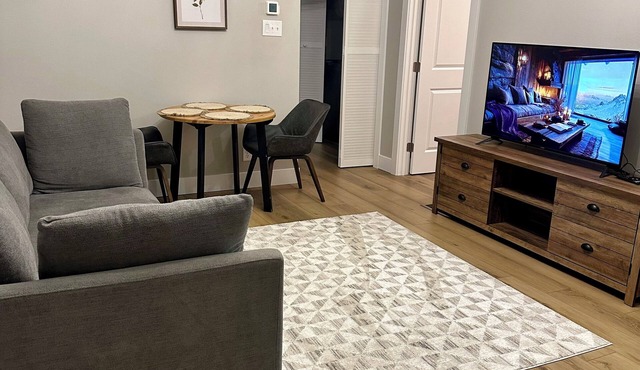 Cozy Retreat with Hot Tub, Washer/Dryer & Sofa Bed