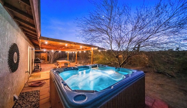 Cozy Retreat with Amazing Views for Your Desert Adventure