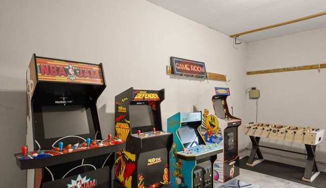 Cozy Retreat With Arcade Haven