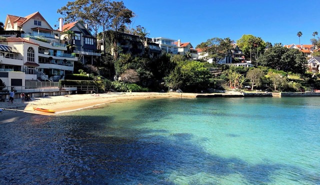 Cozy Retreat with Balcony in Crows Nest