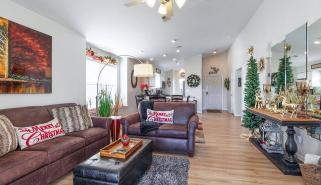 Cozy Retreat with Outdoor Pools & Golf Views at Holiday Hills Resort