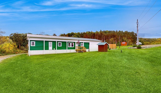 Cozy Retreat with Scenic Views, Internet and Outdoor Patio