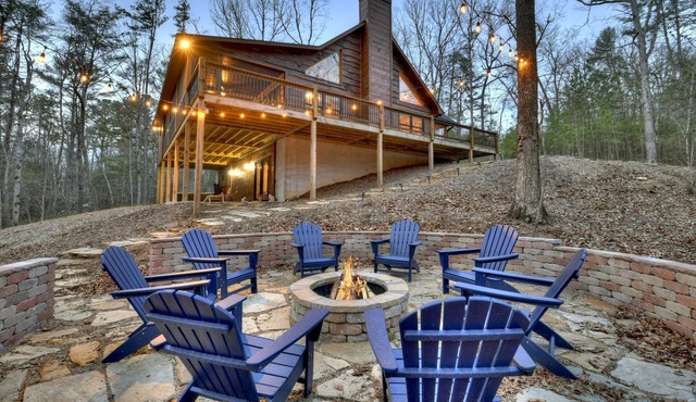 Cozy Retreat with a Firepit & Fireplace- S'mores Cabin