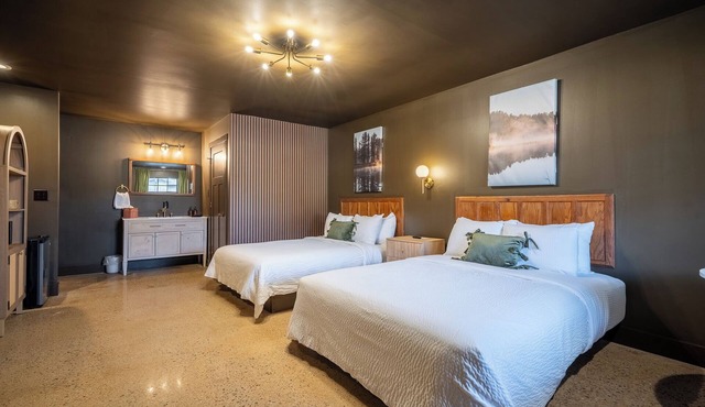 Cozy Retro-Modern Room · Clean + quiet · Self Check-In · Family-Friendly Stay in Lawrenceburg