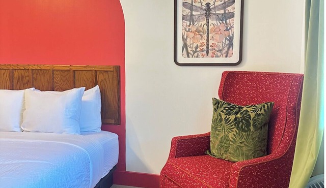 Cozy Retro-Modern Room · Clean + quiet · Self Check-In · Family-Friendly Stay in Lawrenceburg
