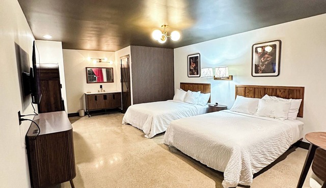 Cozy Retro-Modern Room · Clean + quiet · Self Check-In · Family-Friendly Stay in Lawrenceburg