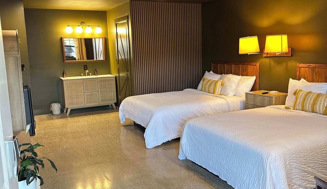 Cozy Retro-Modern Room · Clean + quiet · Self Check-In · Family-Friendly Stay in Lawrenceburg