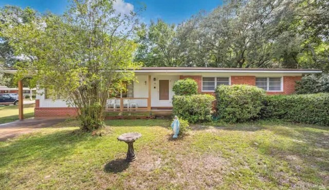 Cozy retro style house 4-bedroom can sleep 11 people Mary Esther with AC, WiFi
