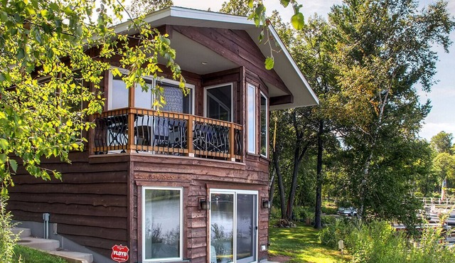 Cozy Rice Lake Cabin w Balcony, Grill & Views