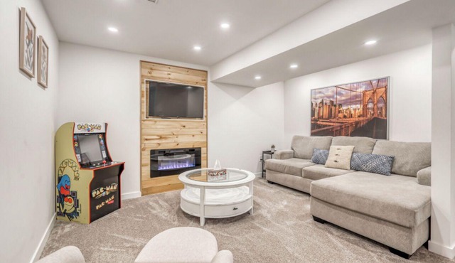 Cozy Ridge Retreat 2 Bedroom nKing/Queen/Pacman Arcade Machine/Fireplace