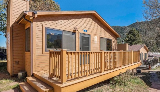 Cozy River Cabin, Minutes from Downtown and Rocky Mountain National Park