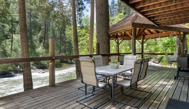 Cozy River Cabin/HOT TUB/Escape from the Bay