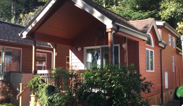 Cozy River Cottage on the Oregon Coast