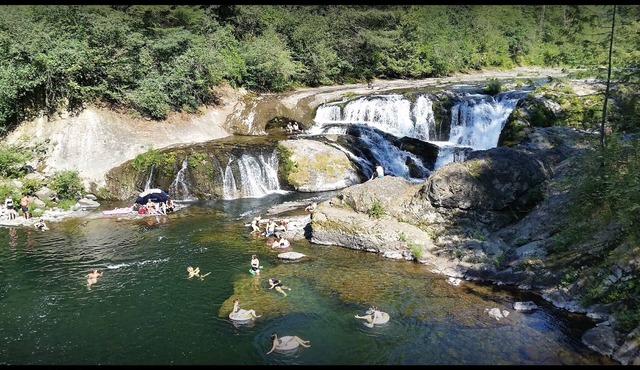 Cozy River Cottage on Dougan Falls
