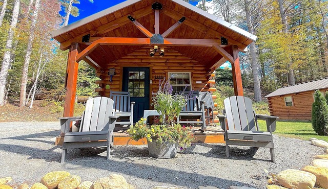 Cozy Riverfront cabin with hot tub!