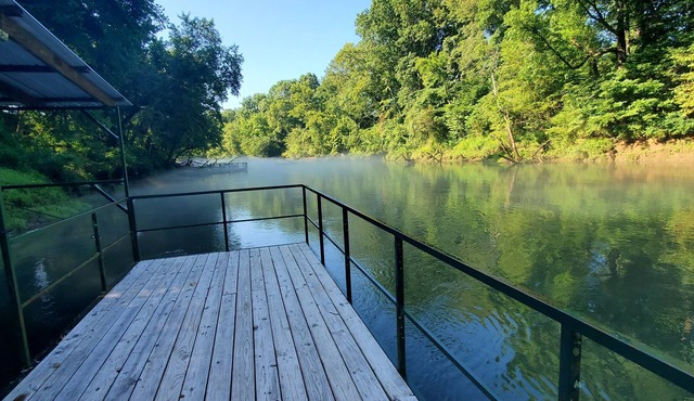Cozy riverfront cabin! Great fishing & fun for the whole family.