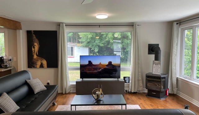 Cozy Riverfront Cottage by Rideau River